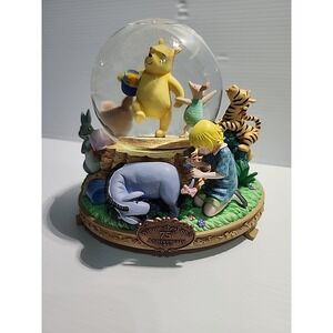 Authentic Disney 75th ANNIVERSARY Winnie the‎ Pooh Musical SnowGlobe NEW IN BOX